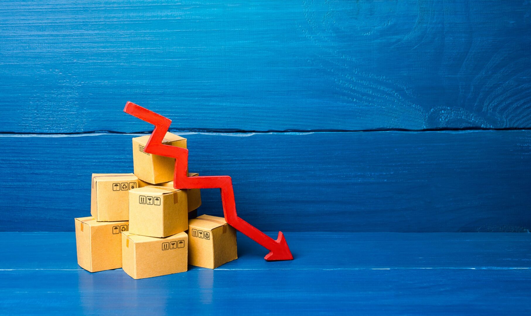 cardboard-boxes-and-red-down-arrow-fall-in-sales-2022-08-01-01-49-09-utc-scaled-1