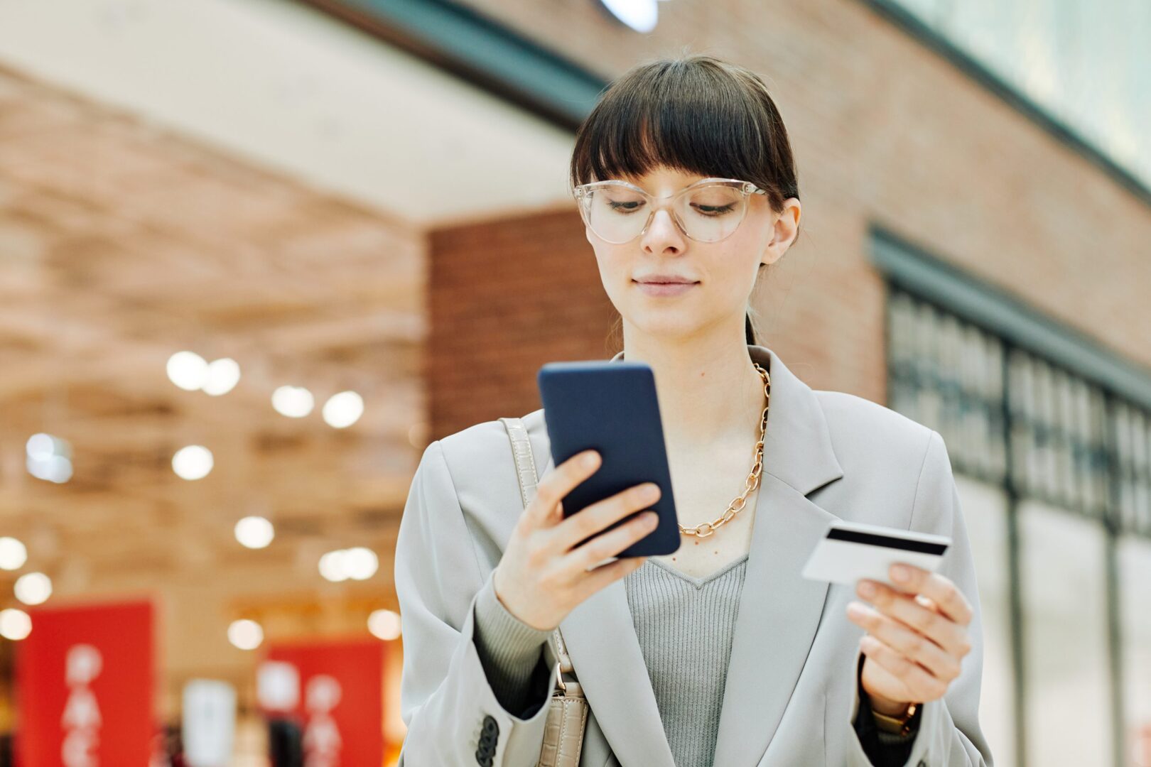 young-woman-shopping-in-app-2022-04-11-14-16-00-utc-1-scaled-1